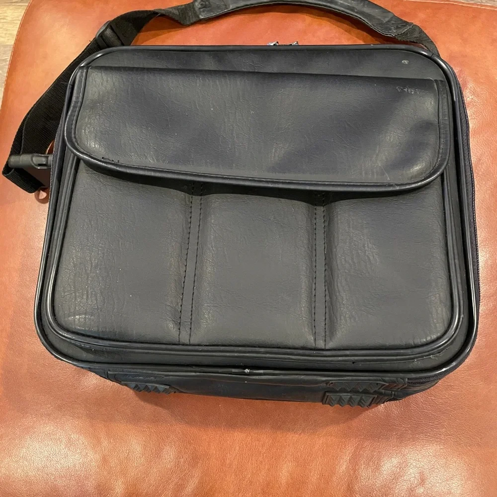 Briefcase Shoulder Bag! Messenger laptop bag for travel/ business/school.